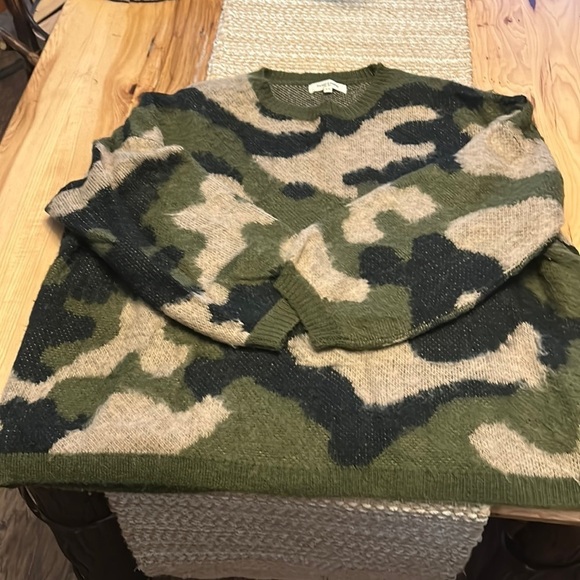 Sweet Lovely by Jen soft and fuzzy camo sweater size s/m - Picture 1 of 4